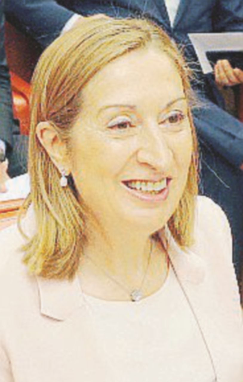 Ana Pastor - Ansa La fedelissima di Rajoy eletta presidente della Camera: prima vittoria per il premier