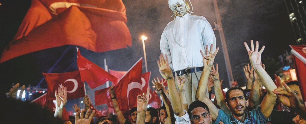 Prof, giudici, 007 e imam: nessuno sfugge a Erdogan Prof, giudici, 007 e imam: nessuno sfugge a Erdogan