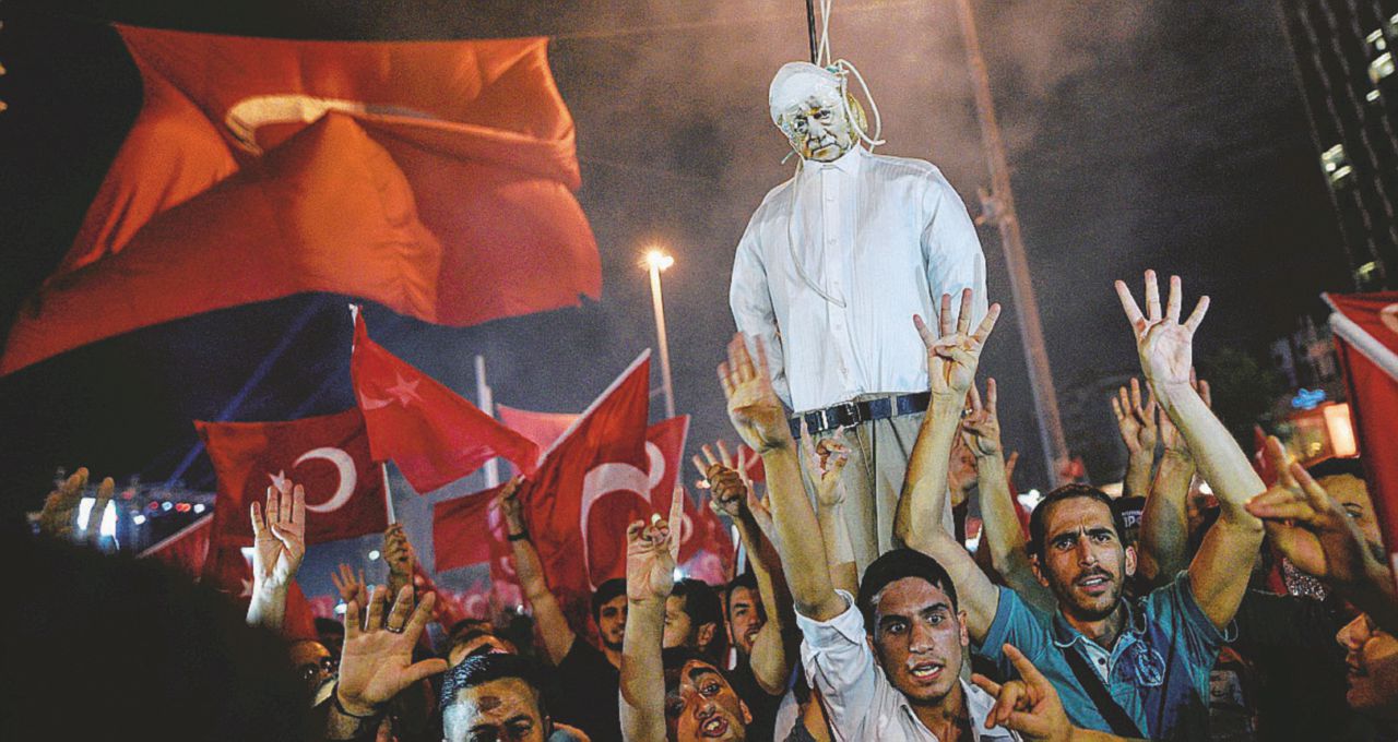 Prof, giudici, 007 e imam: nessuno sfugge a Erdogan Prof, giudici, 007 e imam: nessuno sfugge a Erdogan