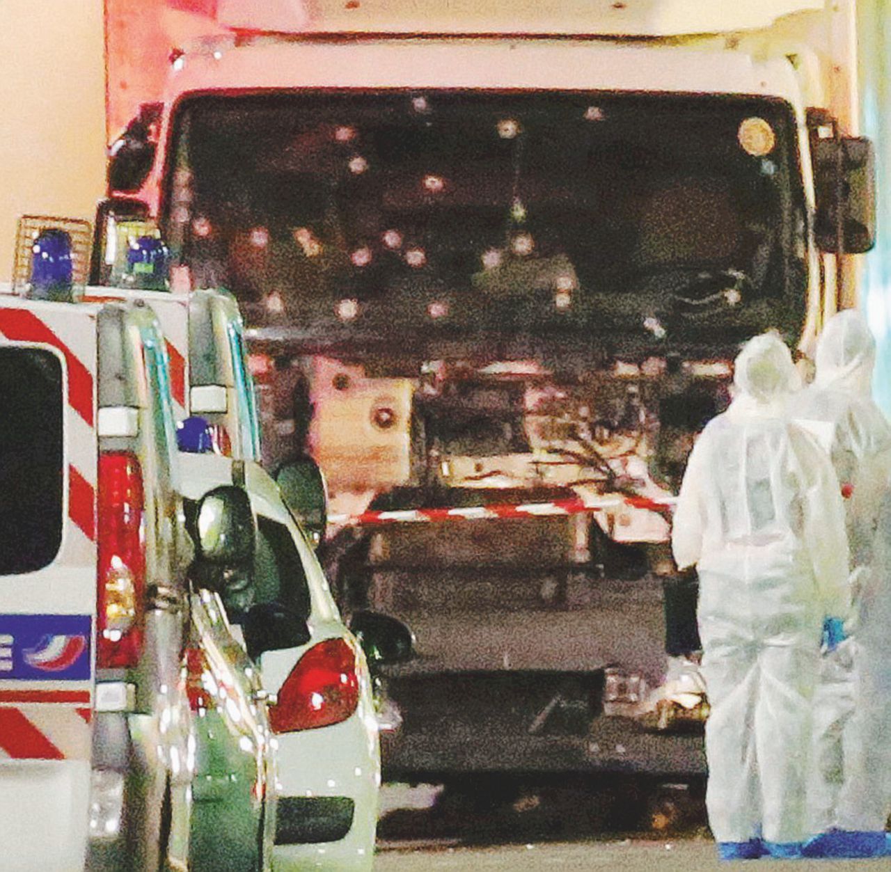 Copertina di “La strage pensata mesi fa. E niente polizia ai varchi”