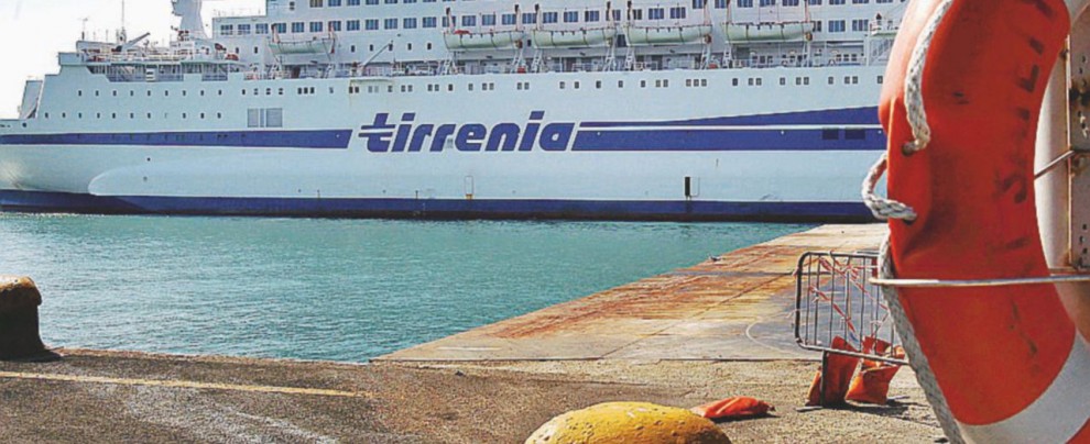 Flotte - Un traghetto Tirrenia Guerra dei mari: l’aiuto renziano all’armatore
