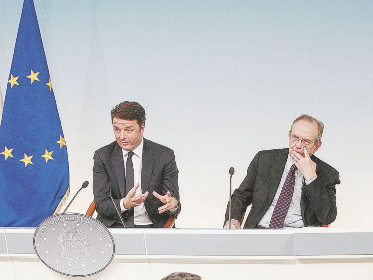 Tra banche e conti pubblici. Tutte le spine di Padoan Tra banche e conti pubblici. Tutte le spine di Padoan