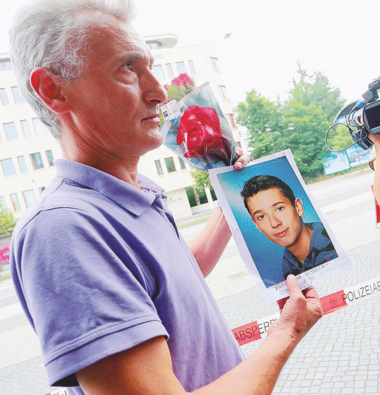 Copertina di Armela e gli altri, bersagli perché giovani e sorridenti