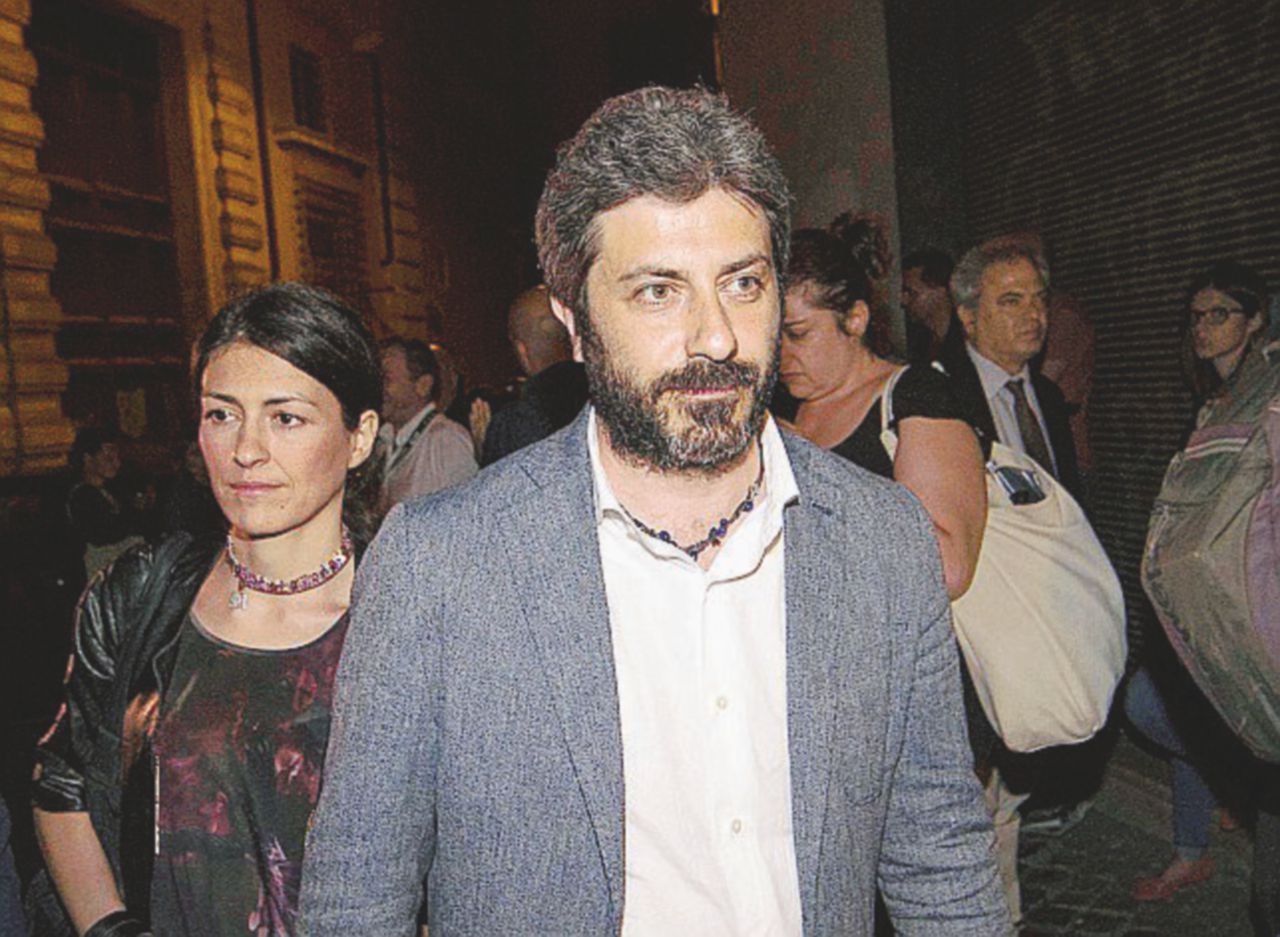 Deputato Roberto Fico del M5s - Ansa “Scandalo coperto dal governo, Dall’Orto venga in Vigilanza”