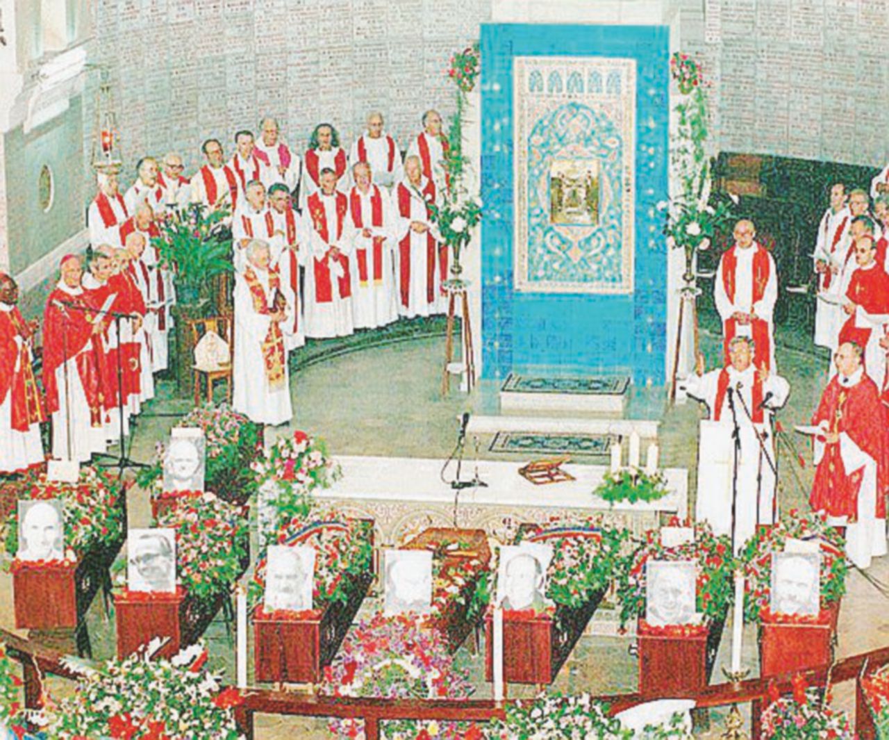 In terra islamica - I funerali dei padri trappisti - Ansa I 7 monaci di Tibhirine decapitati 20 anni fa dai salafiti del Gia in Algeria