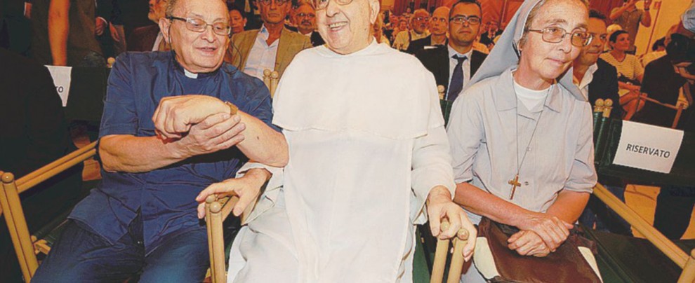 Clero a 5 Stelle - Nell’incontro a Santa Maria sopra Minerva, nel centro di Roma, domenicani e suore hanno avuto un forte slancio emotivo per il fratello Di Maio Frate Luigi benedice il teogrillismo