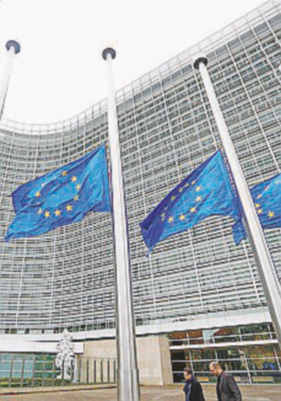 L’Ue perdona Spagna e Portogallo: niente sanzioni sul deficit L’Ue perdona Spagna e Portogallo: niente sanzioni sul deficit