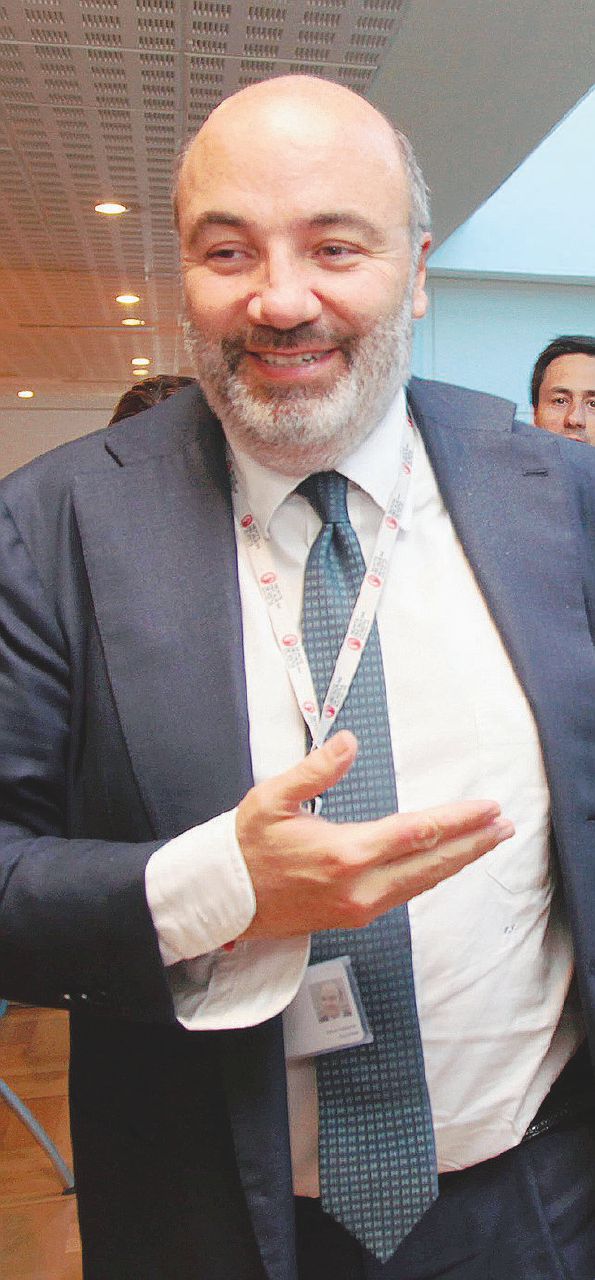 Copertina di Mps, scontro Renzi-Padoan sulla garanzia dello Stato