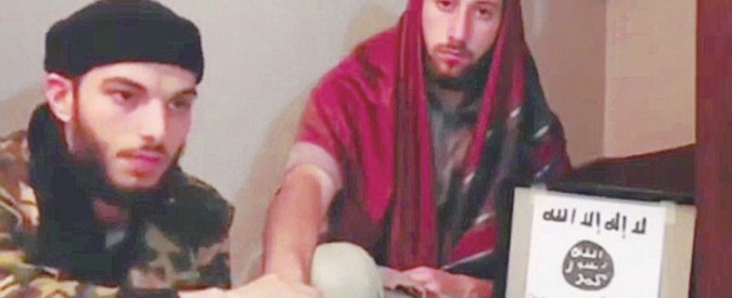 I due 19enni si sono filmati giurando fedeltà all’Isis prima di agire. seguire, padre Jacques Harmel - LaPresse “Pronti a colpire”: dopo quattro giorni sgozzano il prete