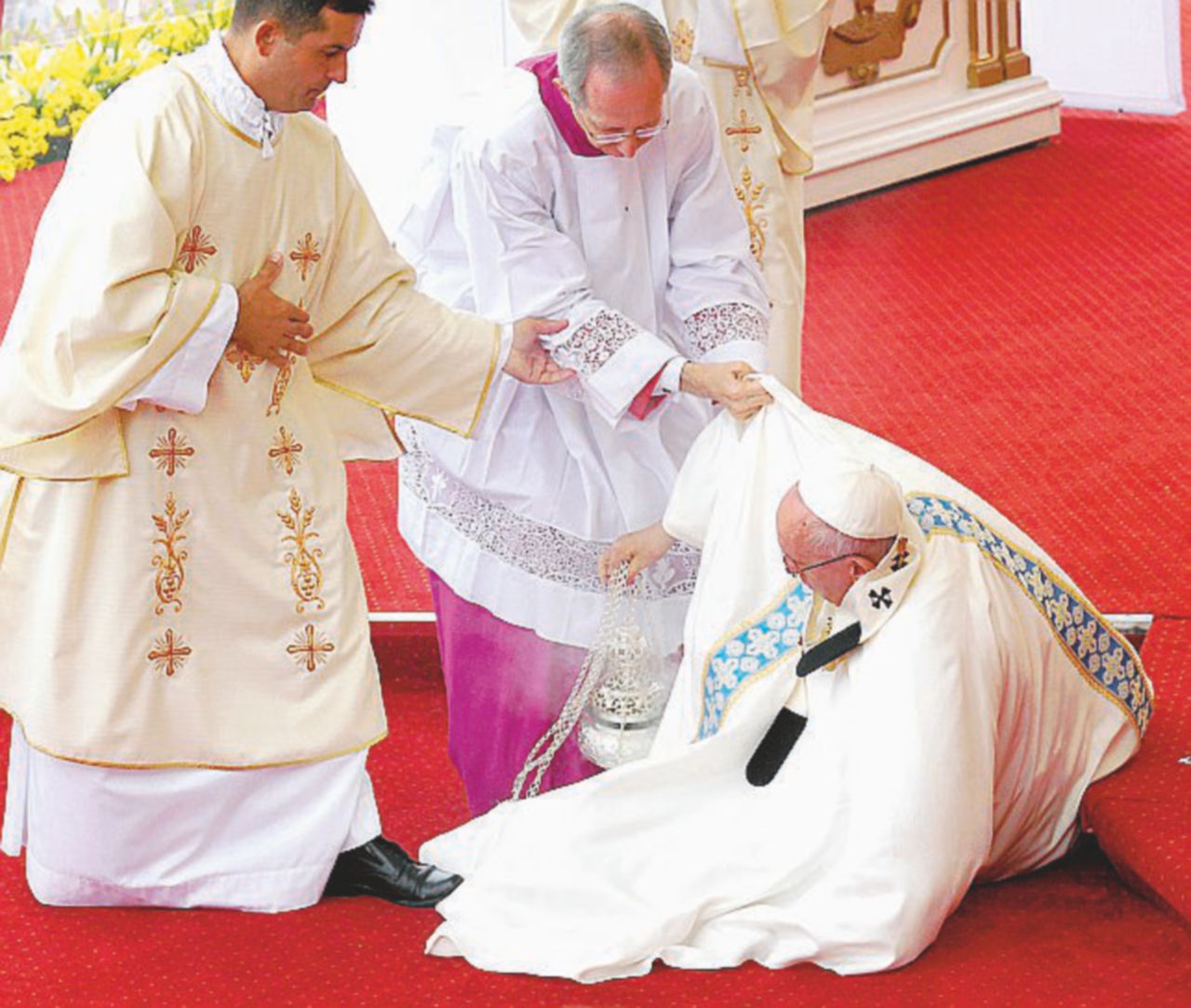 Attento, Francesco: i lupi ora ti mostrano i denti Attento, Francesco: i lupi ora ti mostrano i denti