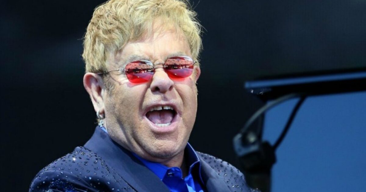 “Ho perso la vista dopo un’infezione, non vedo più nulla”: l’annuncio di Elton John