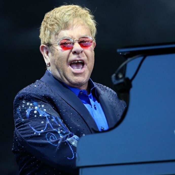 “Ho perso la vista dopo un’infezione, non vedo più nulla”: l’annuncio di Elton John