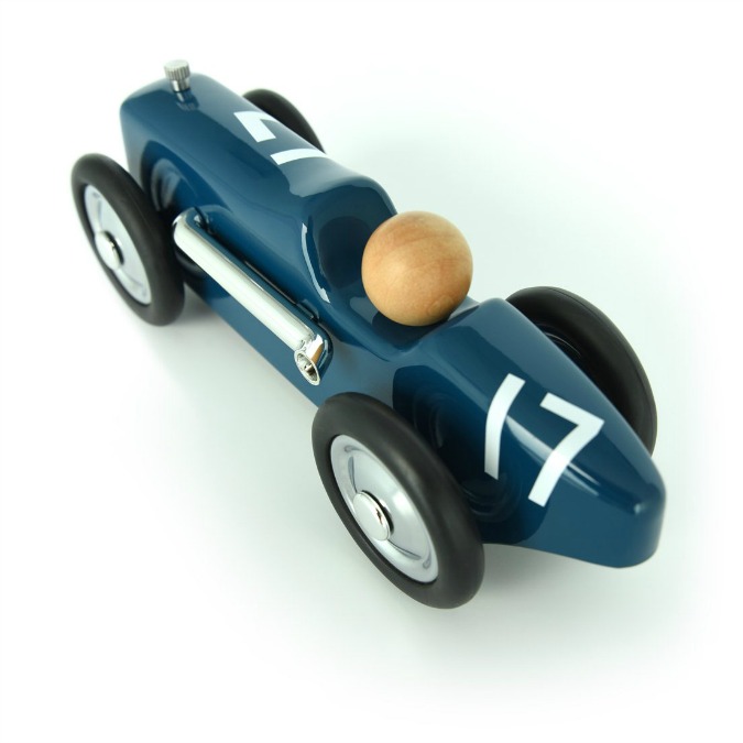 Copertina di Peugeot, l’auto è un giocattolo da bambini (e da grandi) – FOTO