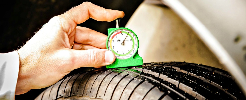 Copertina di Pneumatici e sicurezza stradale, è allarme. In Italia un’auto su cinque non è conforme – FOTO