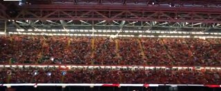 Copertina di Europei 2016, maxischermo allo stadio di Cardiff: in 27mila cantano l’inno gallese (VIDEO)