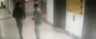 Copertina di Istanbul, video choc: uomo in giacca scura spara più volte al malcapitato in aeroporto