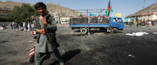 Copertina di Afghanistan, attentato kamikaze a Kabul: 80 morti e 231 feriti. Isis rivendica