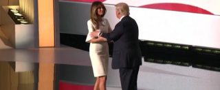 Copertina di Elezioni Usa 2016, Melania Trump ora copia se stessa nel look: vestiti bianchi con manica ampia