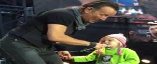 Copertina di Bruce Springsteen, mai solo sul palco: questa volta a ballare con il Boss è una bimba di 4 anni