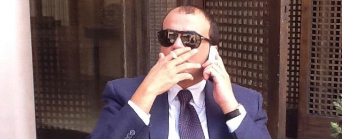 Angelino Alfano, il problema del ministro Ncd è il fratello Alessandro: dalle indagini sulla laurea all’assunzione alle Poste