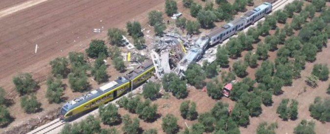 Copertina di Puglia, scontro frontale tra due treni nel tratto a binario unico tra Corato e Andria: 25 morti e 50 feriti