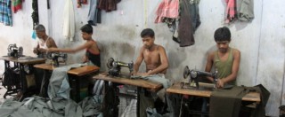 Copertina di Bangladesh, nel tessile fa affari con l’Italia per 1,2 miliardi. Ong: “Salari bassi e ambienti rischiosi: lavoratori sfruttati”