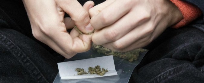 Cannabis, 1,2 euro al grammo ed è legale. Ma la sperimentazione in Uruguay rischia di fare flop