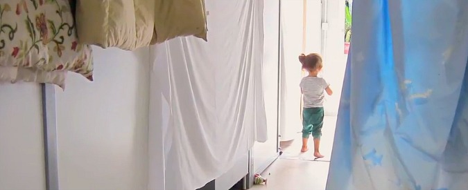 Copertina di Milano, Centro di emergenza sociale da brividi. 400mila euro e i bambini vivono così