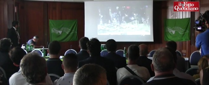 Copertina di G8 di Genova, “L’estintore quale strumento di pace”: il convegno che divide i sindacati di polizia