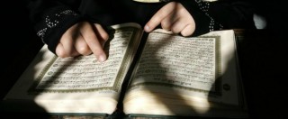 Copertina di Pisa, bambini percossi con delle mazze per imparare il Corano: arrestati due “maestri”