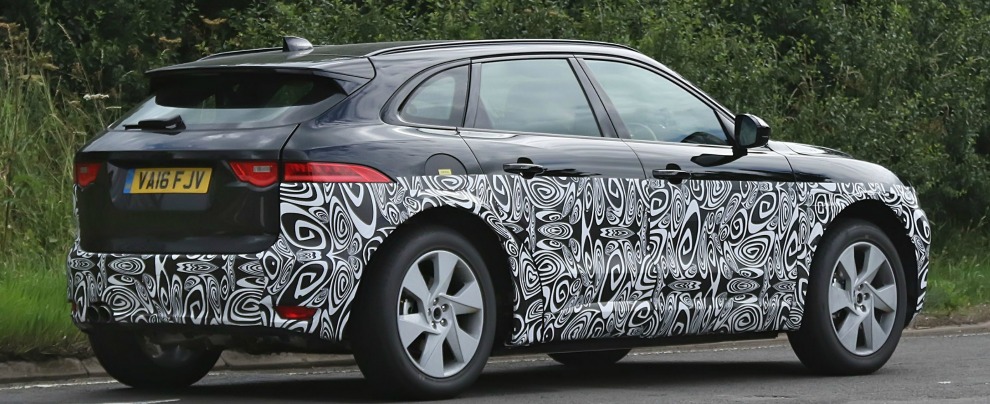 Copertina di Jaguar, ecco le foto spia del nuovo suv compatto. Arriverà nel 2018 e sarà anche ibrido – FOTO