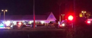 Copertina di Florida, sparatoria in un club durante festa di teenager: due morti e 17 feriti. Tre arresti