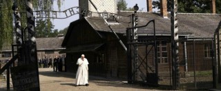 Copertina di Papa Francesco visita campi di sterminio: ad Auschwitz da solo e in silenzio. In un biglietto: “Signore, perdona tanta crudeltà” (FOTO-VIDEO)