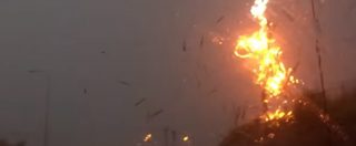 Copertina di Fulmine polverizza palo della luce a Chicago: il video che immortala il momento