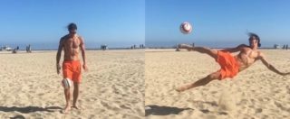 Copertina di Calcio, Ibra palleggia sulla spiaggia in slow-motion e ricorda ai fan che è ancora in forma