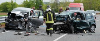 Copertina di Incidenti stradali in aumento nel 2015. Istat: “3.419 morti e 246mila feriti. Cause: uso cellulare e troppa velocità”