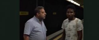 Copertina di Milano, in metro senza biglietto. Controllore Atm insulta ragazzo di colore: “Sei una merda”