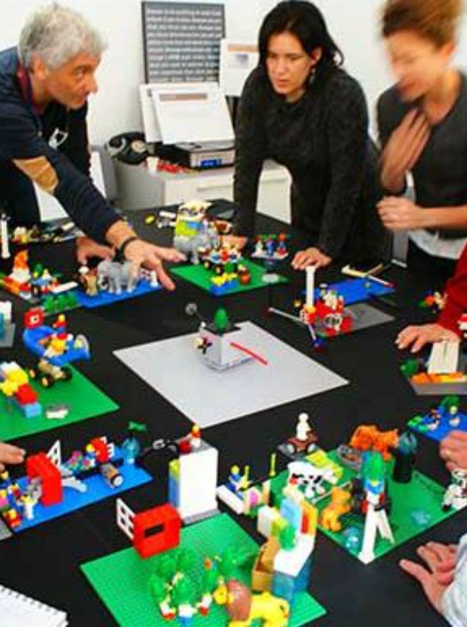 Lego Serious Play, il mattoncino si fa serio e finisce sul tavolo  presidenziale di grandi e piccole aziende - Il Fatto Quotidiano
