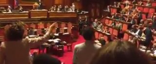 Copertina di Ruby ter, Senato salva Berlusconi: bagarre in Aula. M5S: “Maledetti servi”