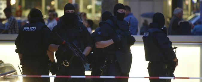 Attentato Monaco, killer 18enne tedesco-iraniano. Polizia: “Nulla a che fare con Isis. Si è ispirato a Breivik”