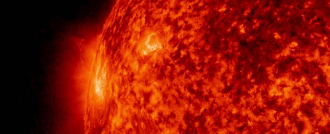 Sole, immagini inedite diffuse dalla Nasa. La danza delle onde di plasma sulla superficie