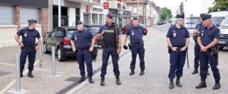Francia, attacco in chiesa: “I due killer sono francesi nati a Rouen”. Uno di loro imputato per terrorismo