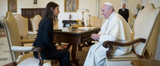 Copertina di Vaticano, primo incontro tra il Papa e Virginia Raggi. “Con Francesco impegno per essere testimoni degli ultimi” (FOTO)