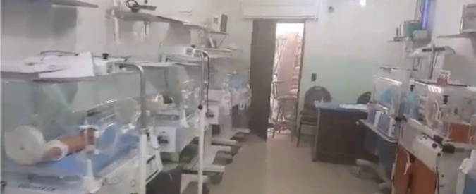 Siria, bombardamenti su cinque ospedali da campo di Aleppo: un neonato morto. “Attacco da aerei governativi e russi”