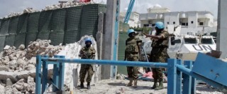 Copertina di Somalia, duplice attentato a Mogadiscio provoca 13 morti. Colpita la sede di un’agenzia Onu. Al Shabaab rivendica