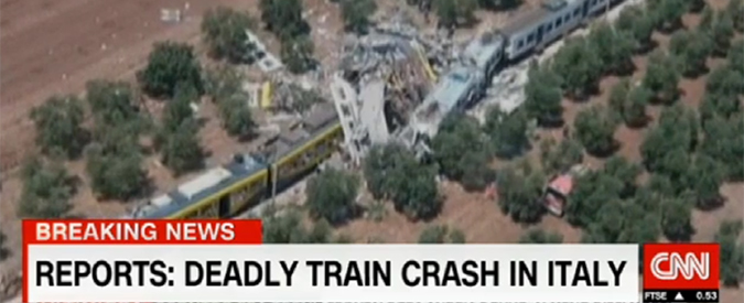 Copertina di Scontro treni, la notizia della tragedia ferroviaria rimbalza sui tg di tutto il mondo