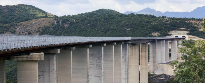 Salerno-Reggio Calabria, Renzi inaugura il viadotto Italia a 4 corsie: “Ora mancano 800 metri di gallerie”