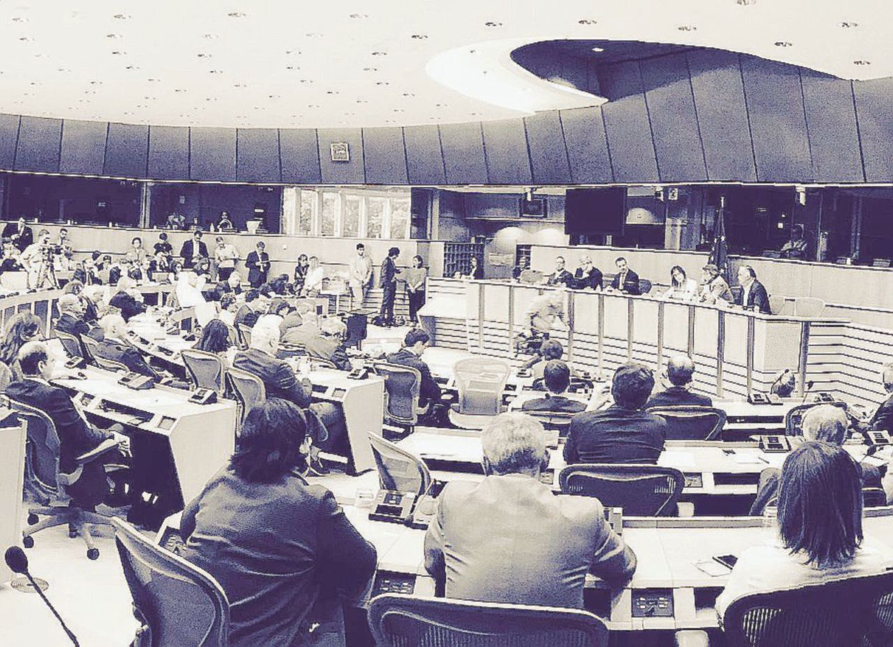 La riunione - Un’immagine dell’incontro pubblico di ieri a Bruxelles twittata dal portavoce del ministro per le Riforme Maria Elena Boschi Incubo “Renxit”, il tour a Bruxelles della Boschi per promettere stabilità