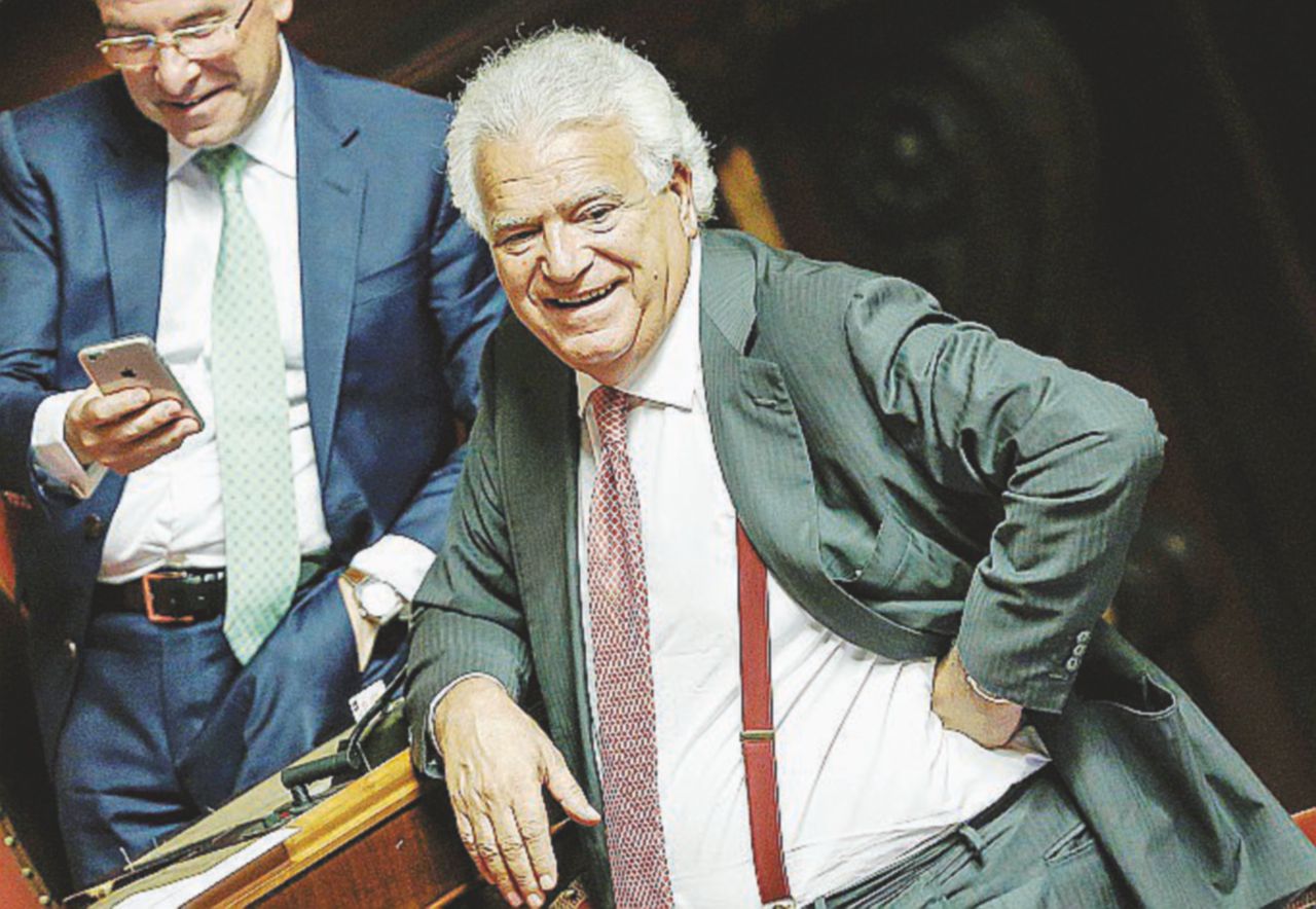 Ai banchi - Denis Verdini, finora stampella esterna di Matteo Renzi, ora è al governo col viceministro Zanetti - Ansa Denis c’è, il Pd fa solo mezza piega
