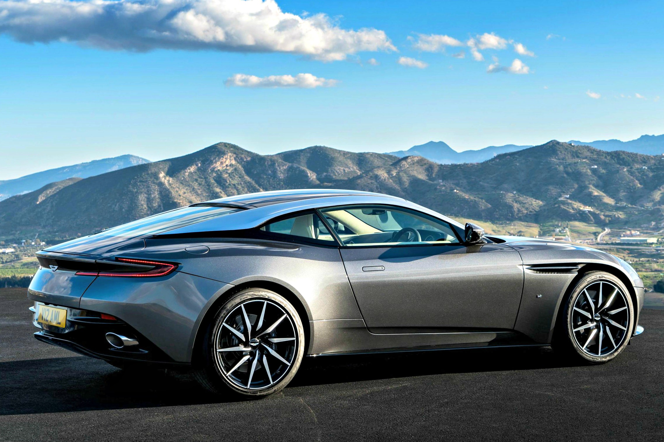 Aston Martin DB11 Dai Film Di James Bond Alla Strada FOTO Il Fatto Aston Martin DB11 Dai Film Di James Bond Alla Strada FOTO Il Fatto